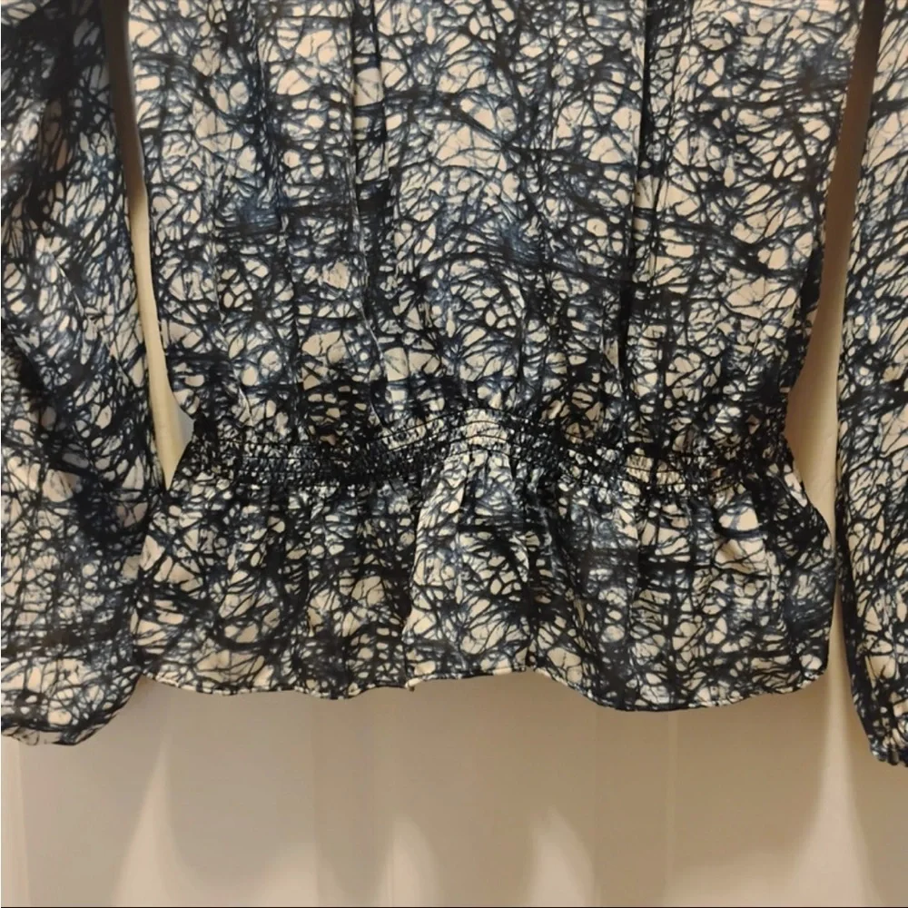 Michael Kors Long Sleeve Abstract Print Blue and White Blouse Size L